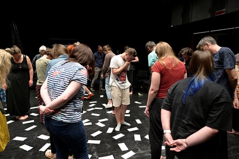 Zveme vás na další MeetLoutky. S teenagery a o teenagerech! Zveme vás na další MeetLoutky. S teenagery a o teenagerech!